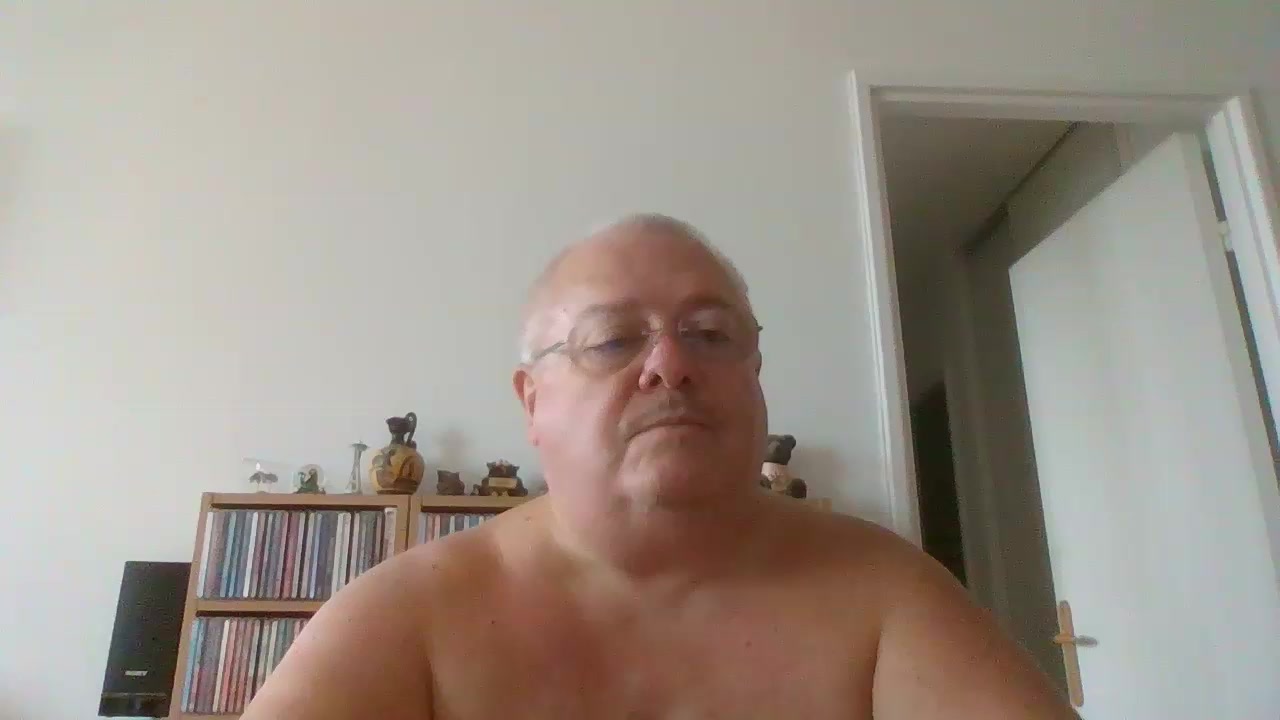 philou75xxx Live Cam Screenshot – 2025-08-19 06:31:40