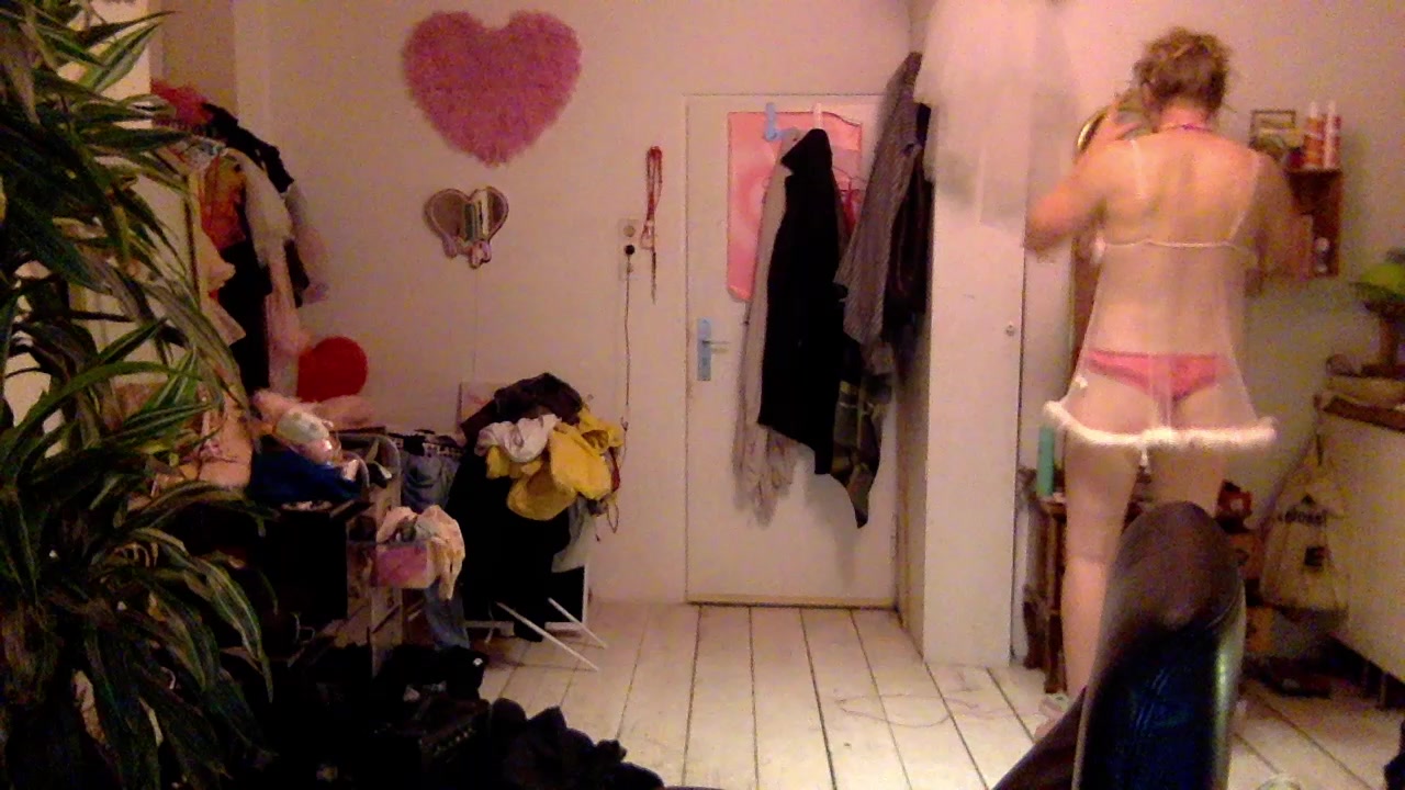 pinkyfagyboy Live Cam Screenshot – 2025-08-05 19:59:09