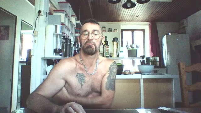 poussin03 Live Cam Screenshot – 2025-08-21 07:56:59