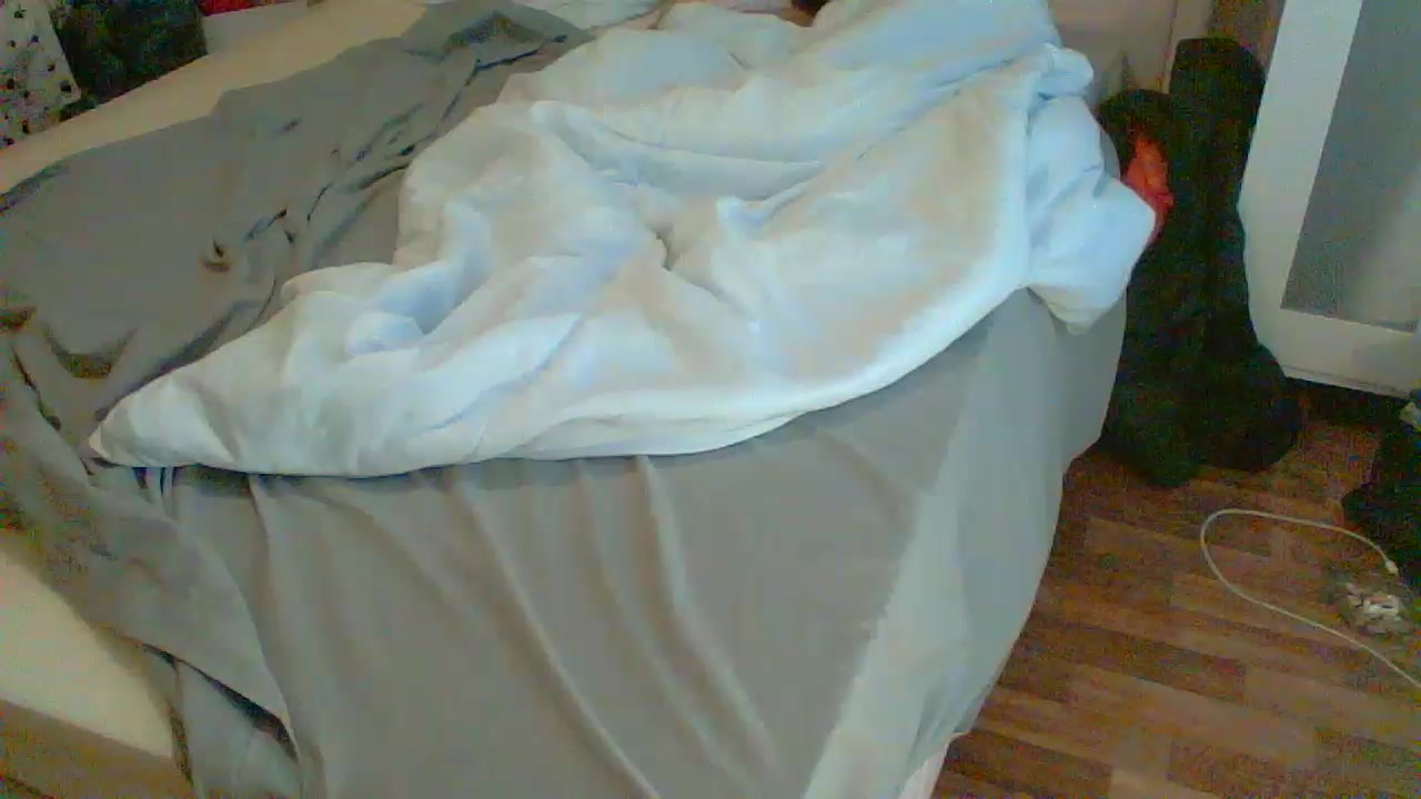 randomboy4 Live Cam Screenshot – 2025-08-16 05:00:50