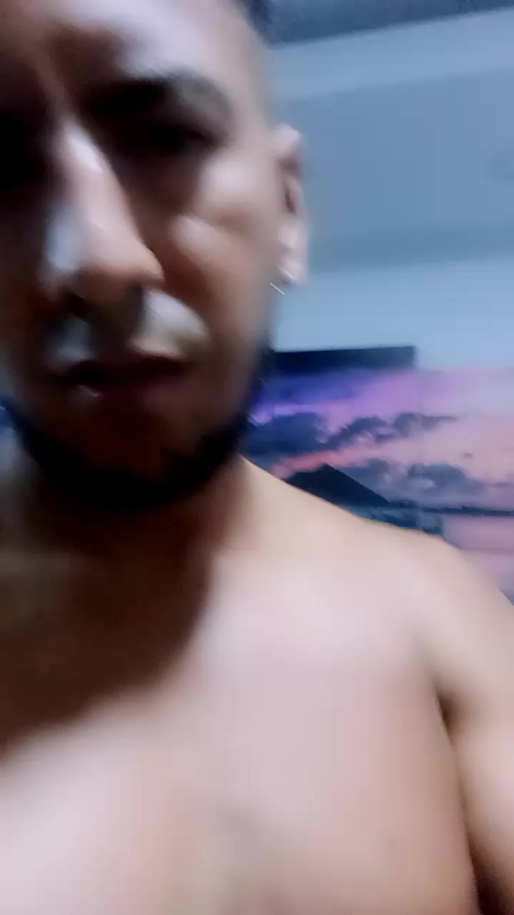 reikon2012 Live Cam Screenshot – 2025-08-17 23:45:47