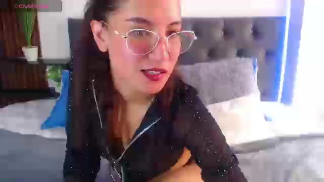 riley_reid2 Live Cam Screenshot – 2025-08-14 17:17:49