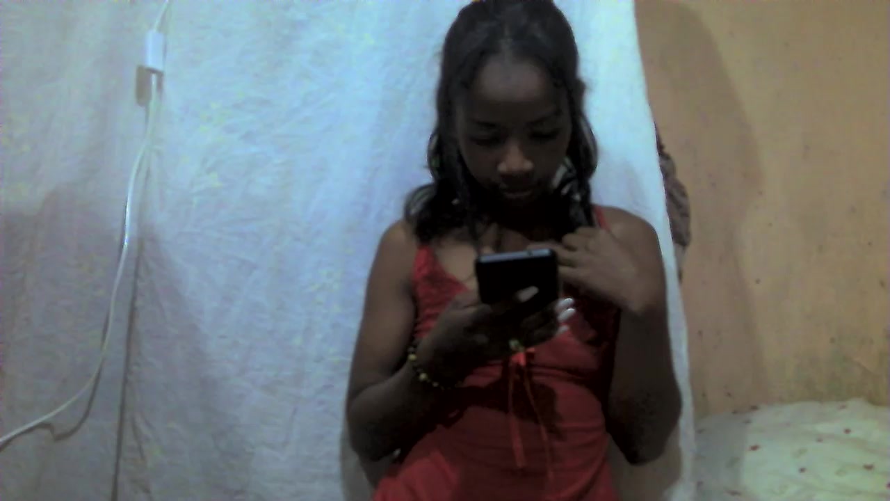 rinah77_xxx Live Cam Screenshot – 2025-08-05 07:02:42