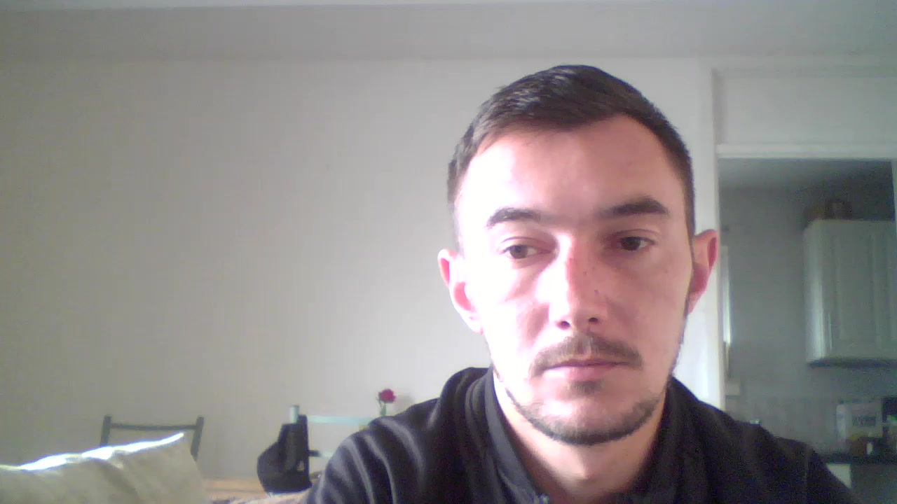 robert9995 Live Cam Screenshot – 2025-08-04 08:00:28
