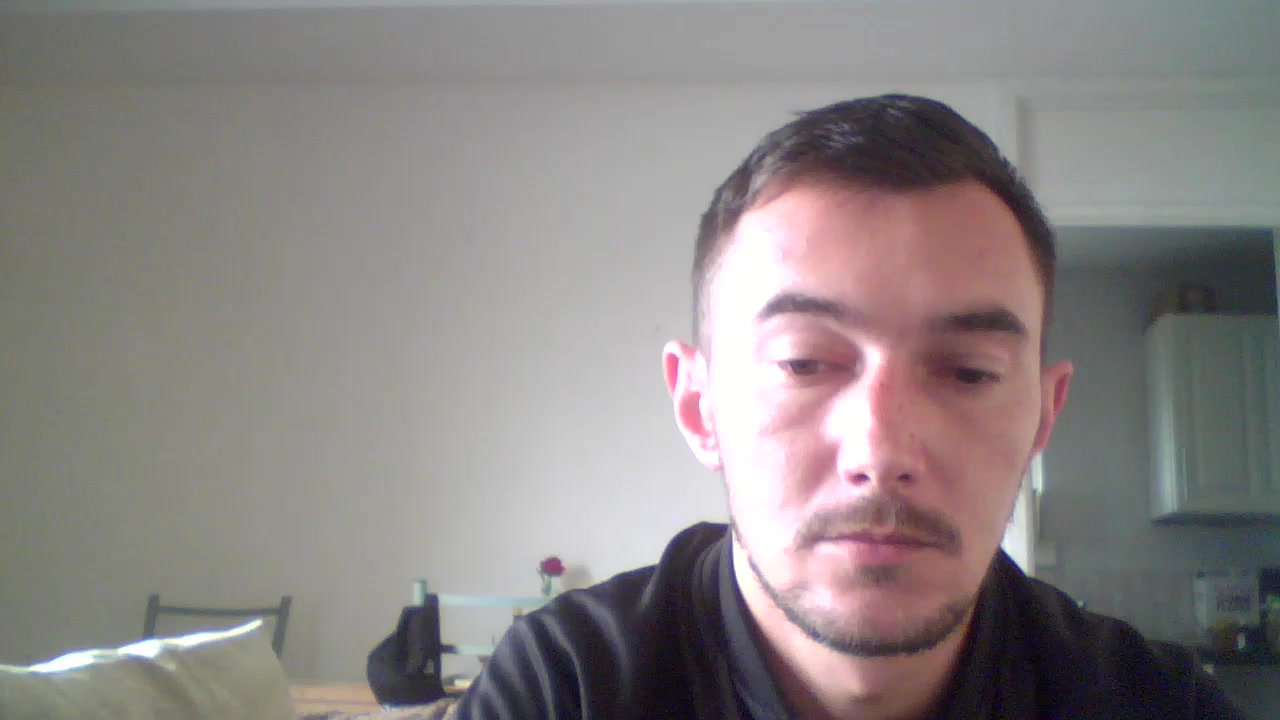 robert9995 Live Cam Screenshot – 2025-08-04 08:15:40
