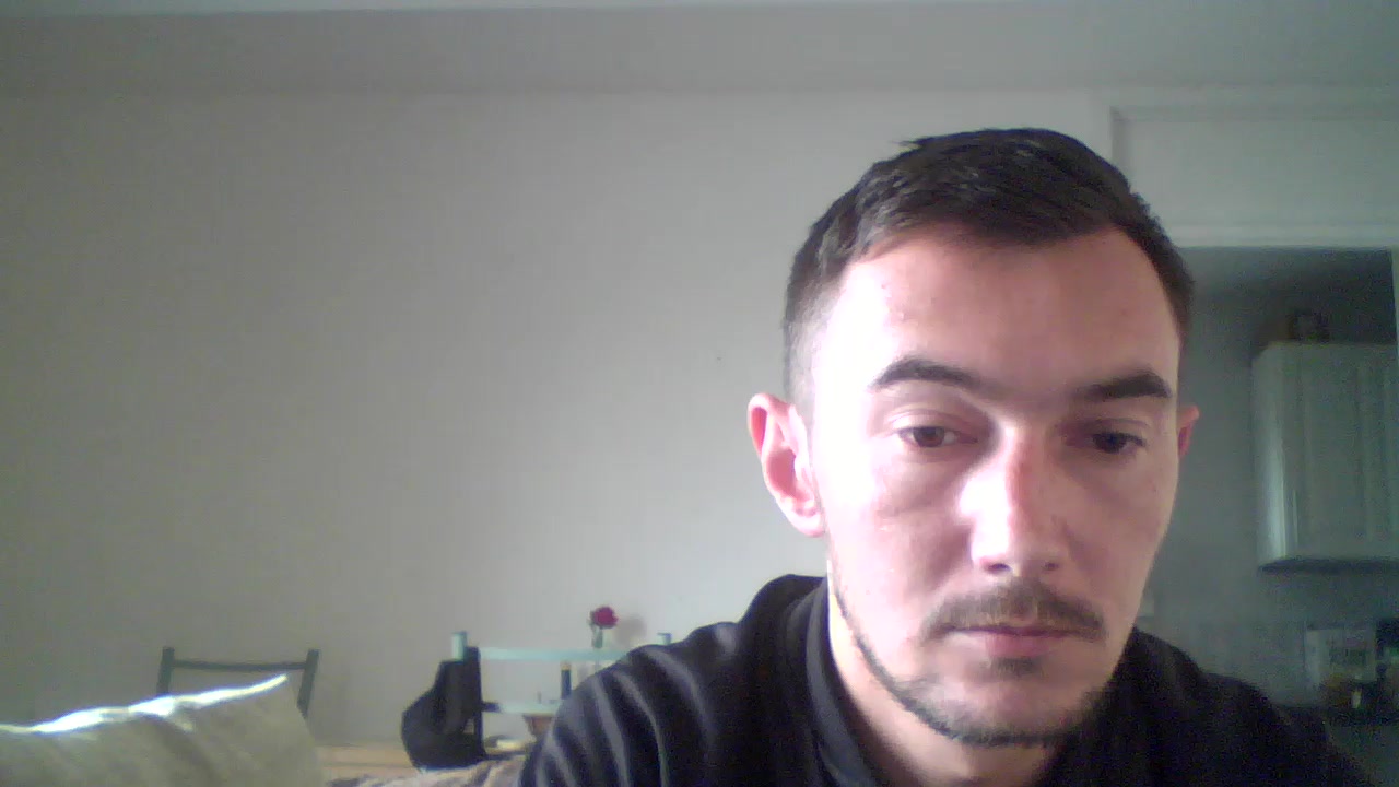 robert9995 Live Cam Screenshot – 2025-08-04 08:31:54
