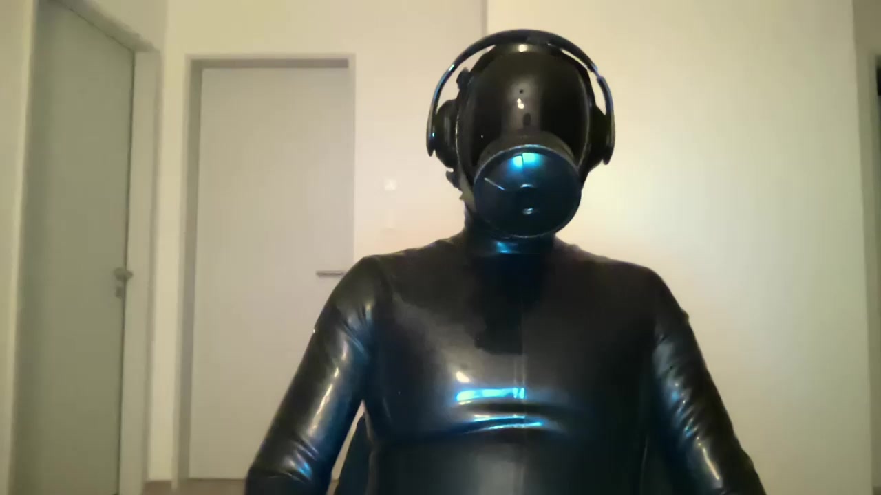 rubbergomperv Live Cam Screenshot – 2025-08-03 21:24:41