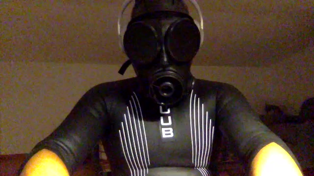 rubberlatex8 Live Cam Screenshot – 2025-08-19 22:16:24