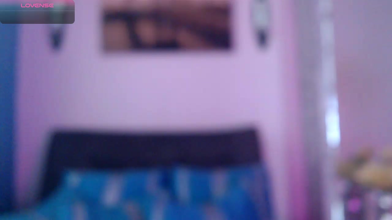 sandryloven Live Cam Screenshot – 2025-08-04 19:33:18