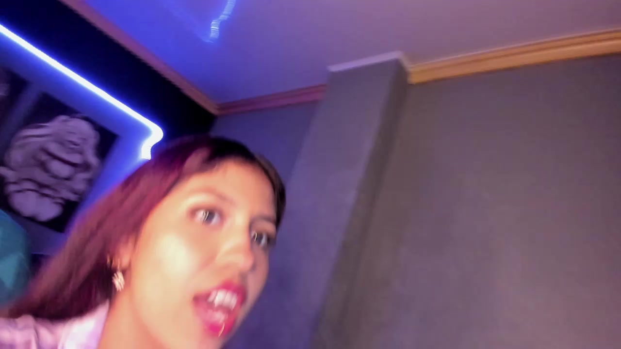 scarleth_johns_ Live Cam Screenshot – 2025-08-06 00:28:52