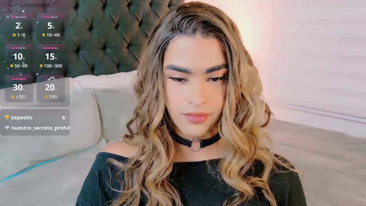 scarlethsweety Live Cam Screenshot – 2025-08-27 02:00:29