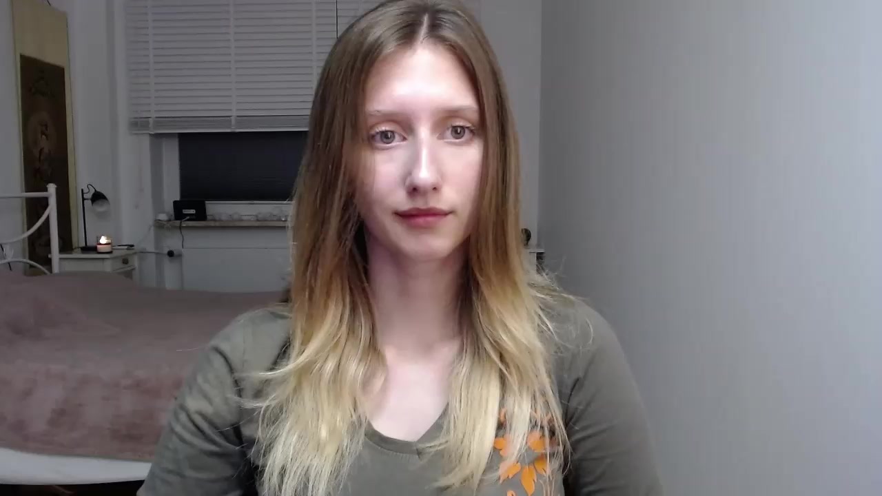 sensual_Luna Live Cam Screenshot – 2025-08-20 18:41:44