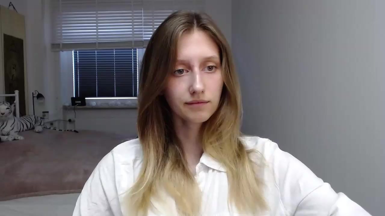 sensual_Luna Live Cam Screenshot – 2025-08-29 07:17:07