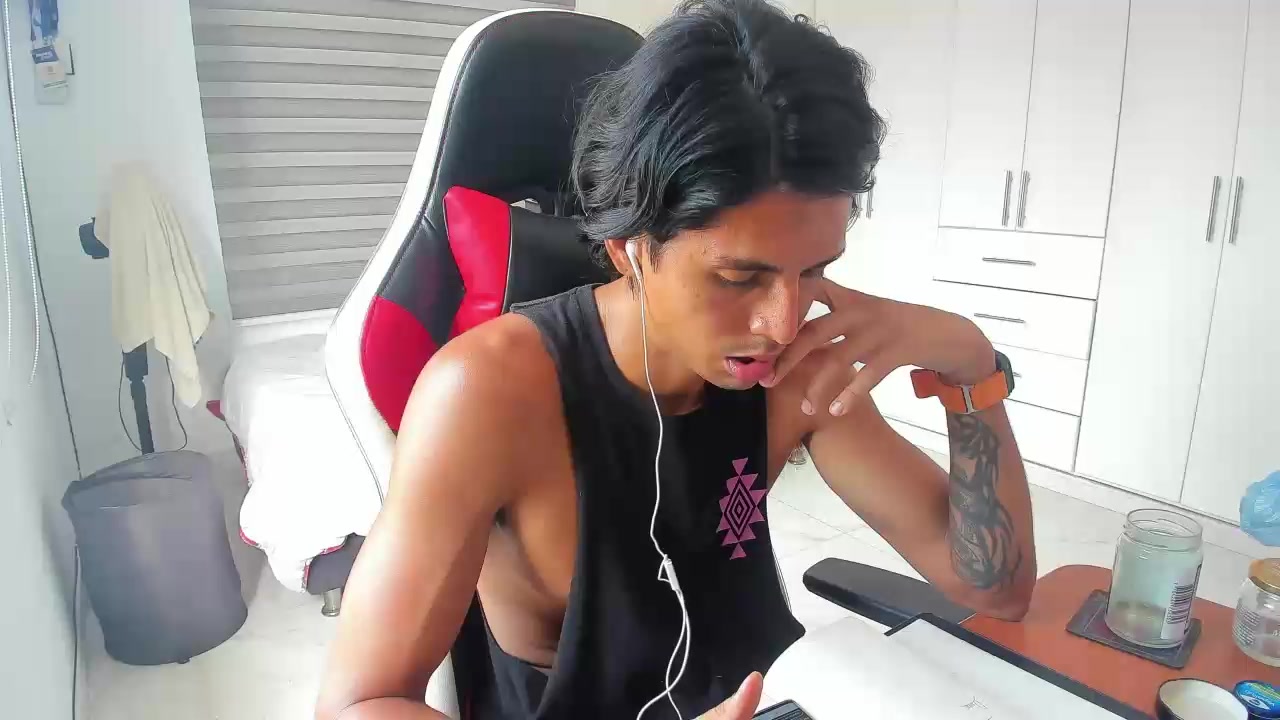 sergio975 Live Cam Screenshot – 2025-08-15 20:53:09