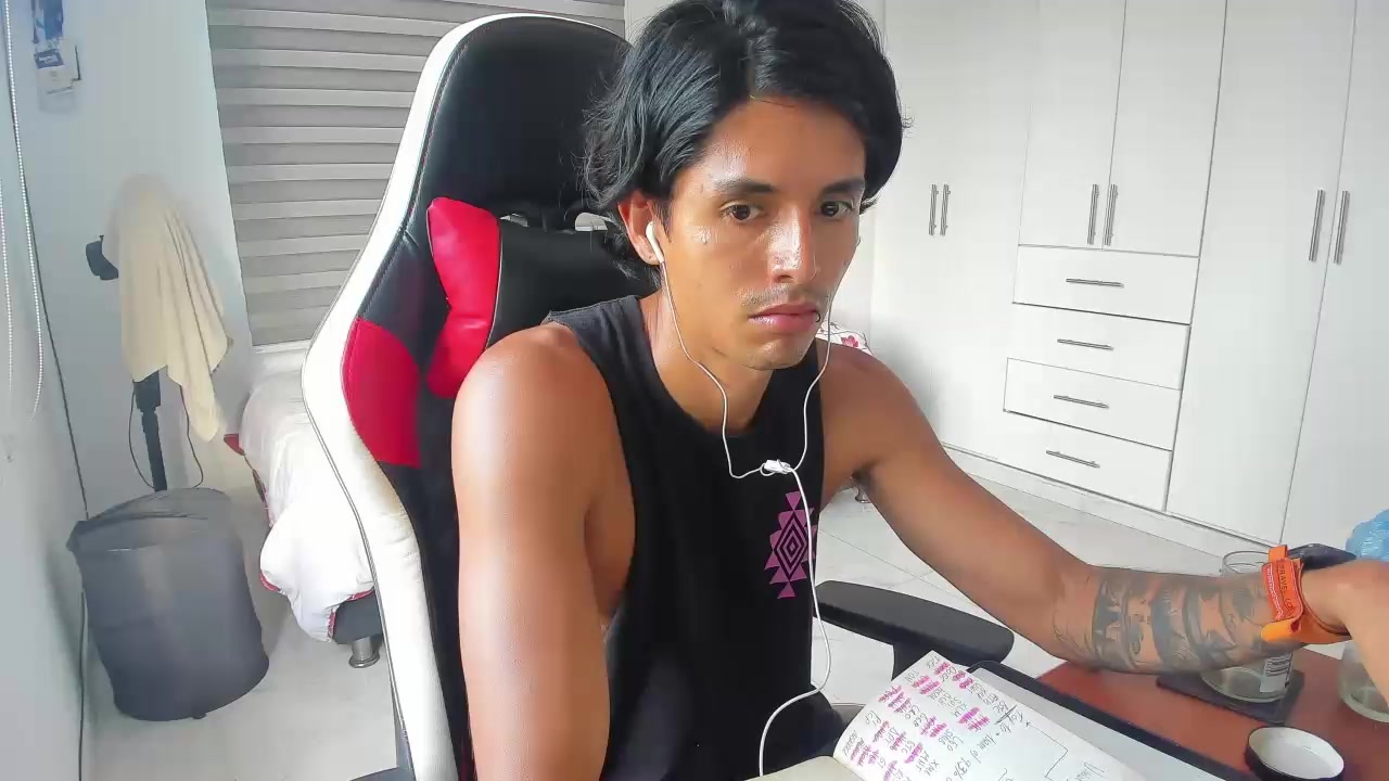 sergio975 Live Cam Screenshot – 2025-08-15 21:32:33