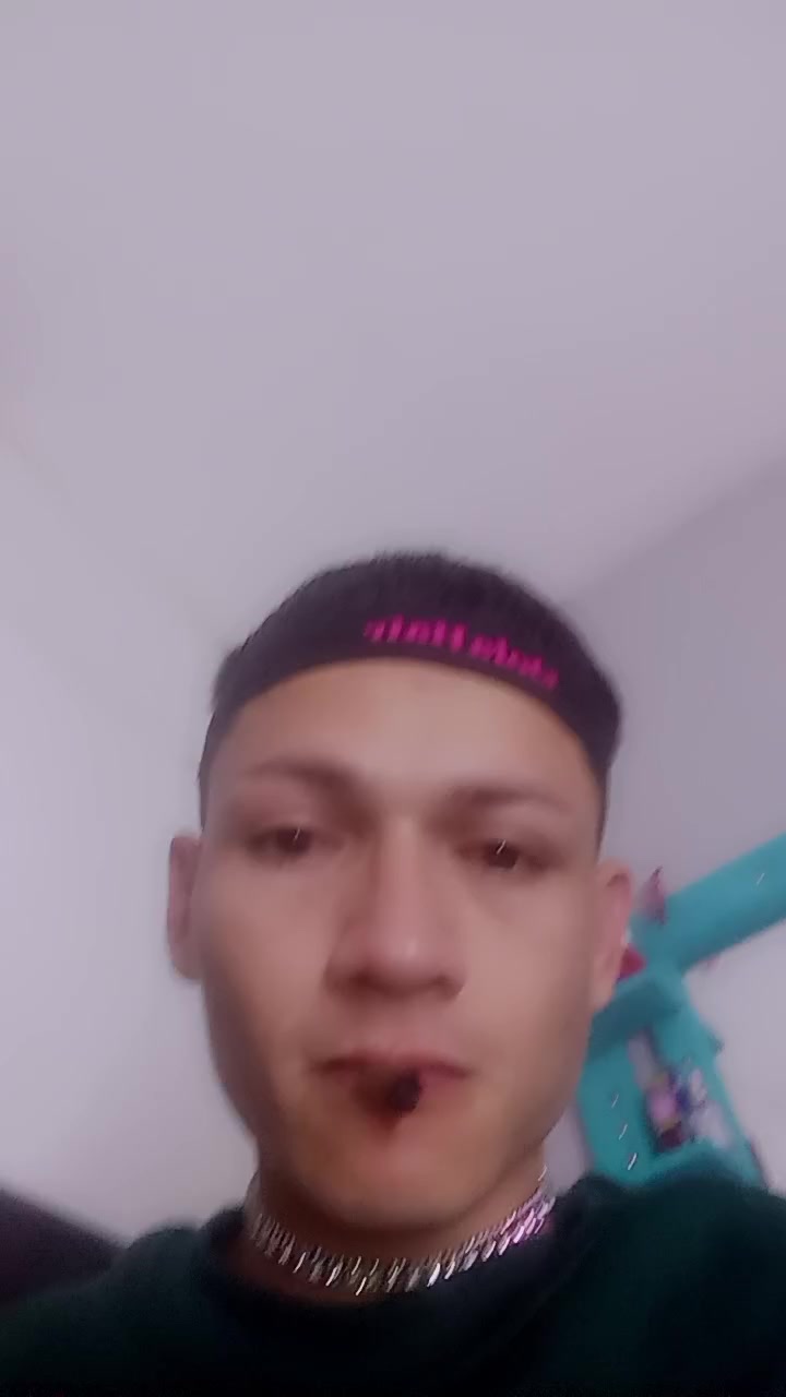 sexyboyxxzx Live Cam Screenshot – 2025-08-24 03:28:40