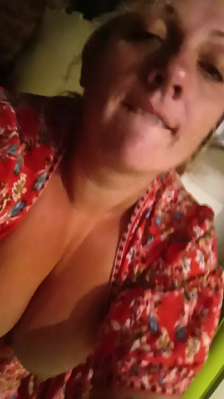 sexywetmama Live Cam Screenshot – 2025-08-06 12:36:44