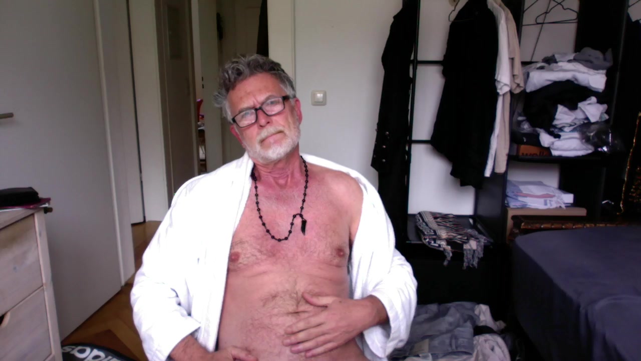 silverfoxzebra Live Cam Screenshot – 2025-08-04 07:50:41