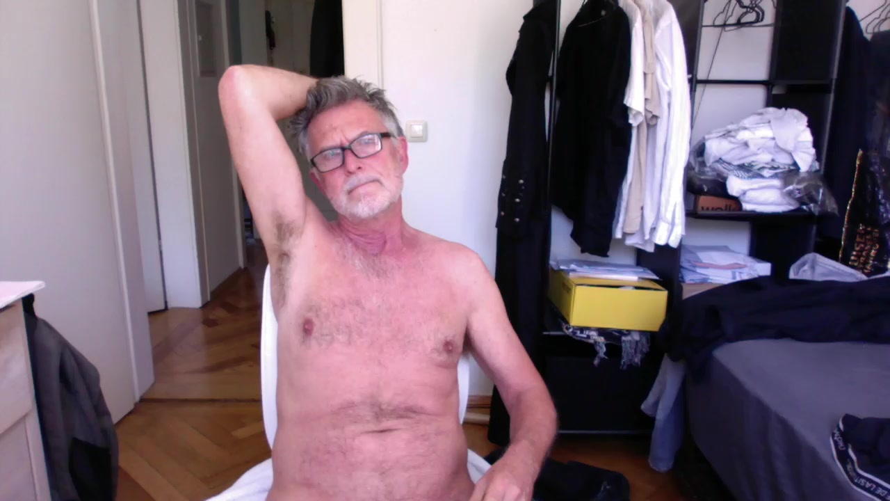 silverfoxzebra Live Cam Screenshot – 2025-08-08 07:45:52