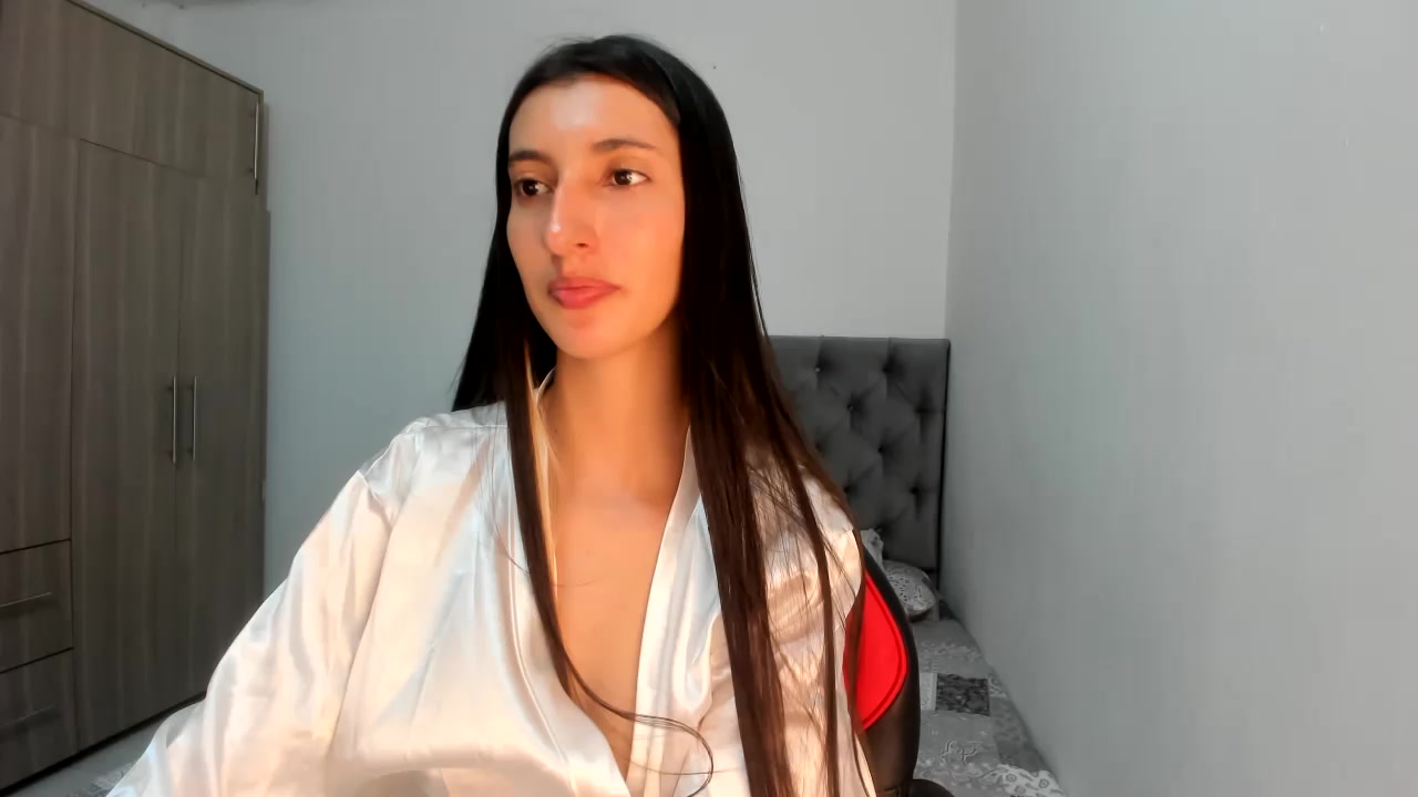 skinny2025 Live Cam Screenshot – 2025-08-07 04:02:29