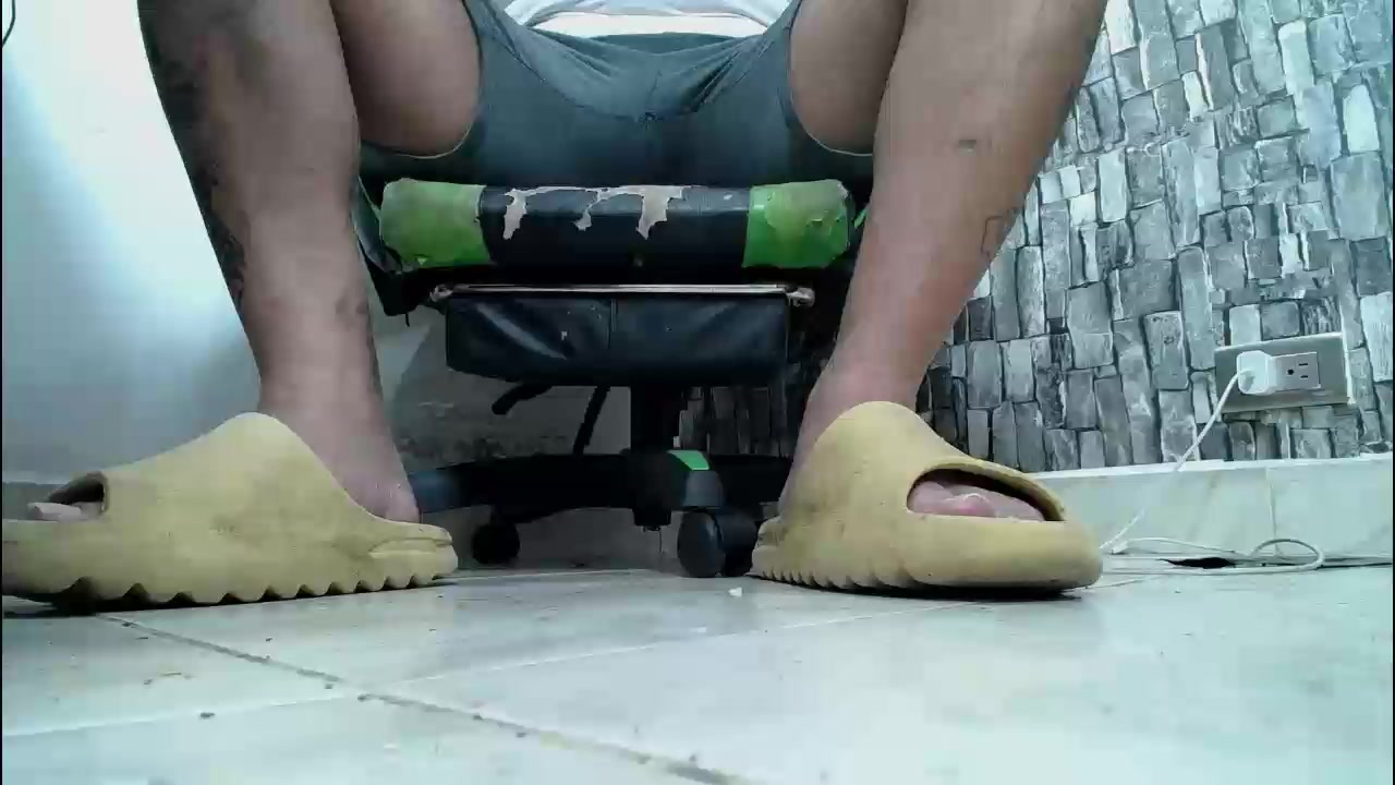 srfindomfeet__ Live Cam Screenshot – 2025-08-08 05:21:11