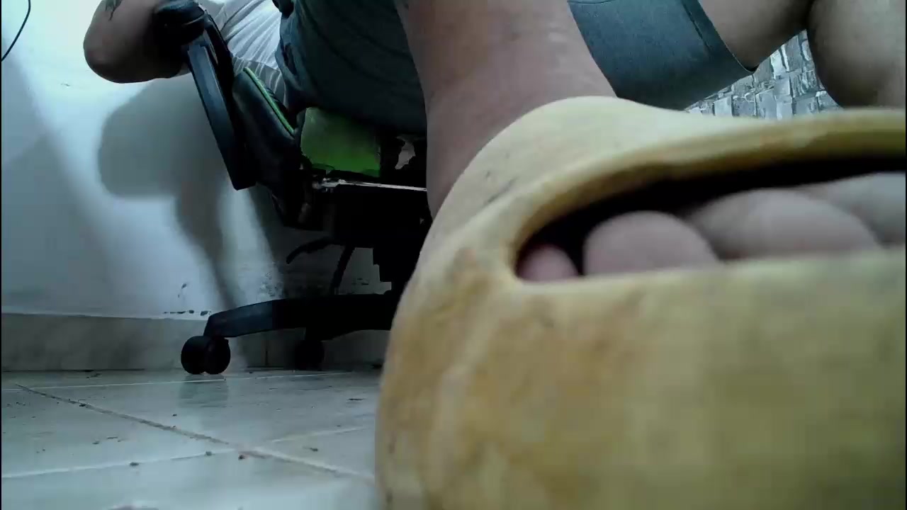 srfindomfeet__ Live Cam Screenshot – 2025-08-08 06:15:21