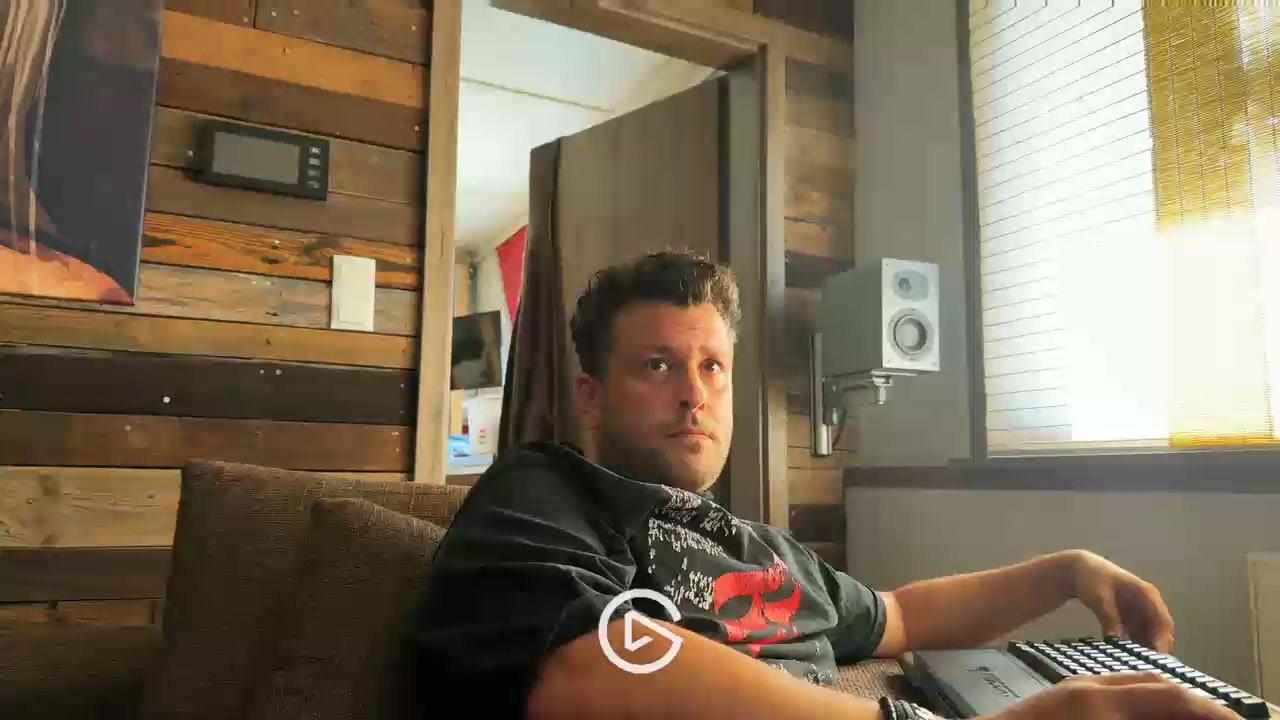 stevenax Live Cam Screenshot – 2025-08-19 07:59:01