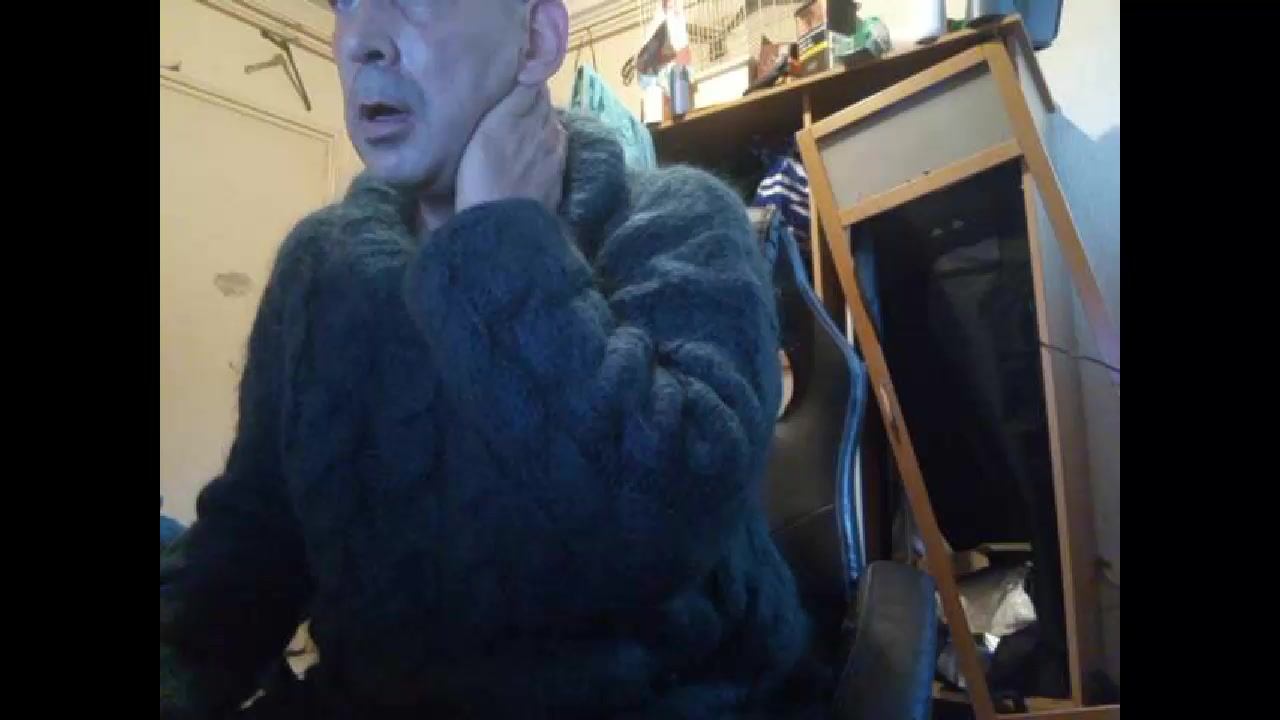 sweaterslut Live Cam Screenshot – 2025-08-26 18:26:57