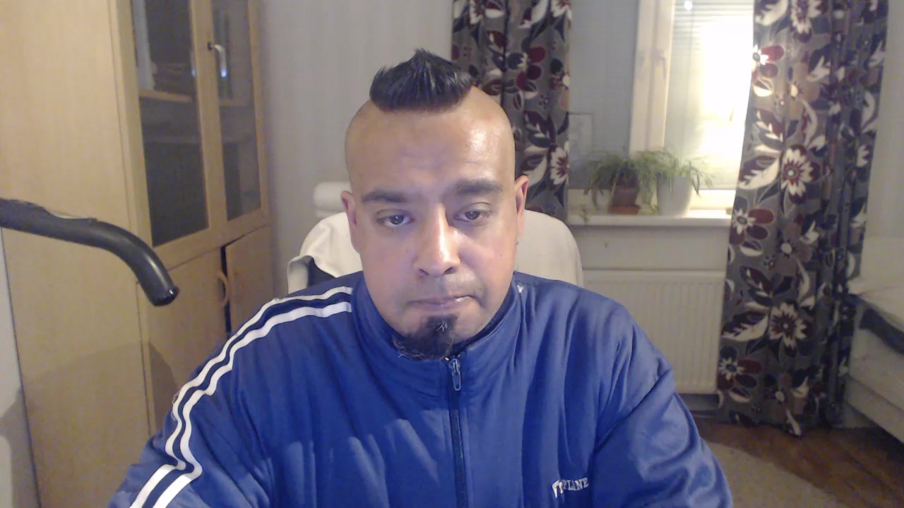 sweddjboy Live Cam Screenshot – 2025-08-04 21:05:01