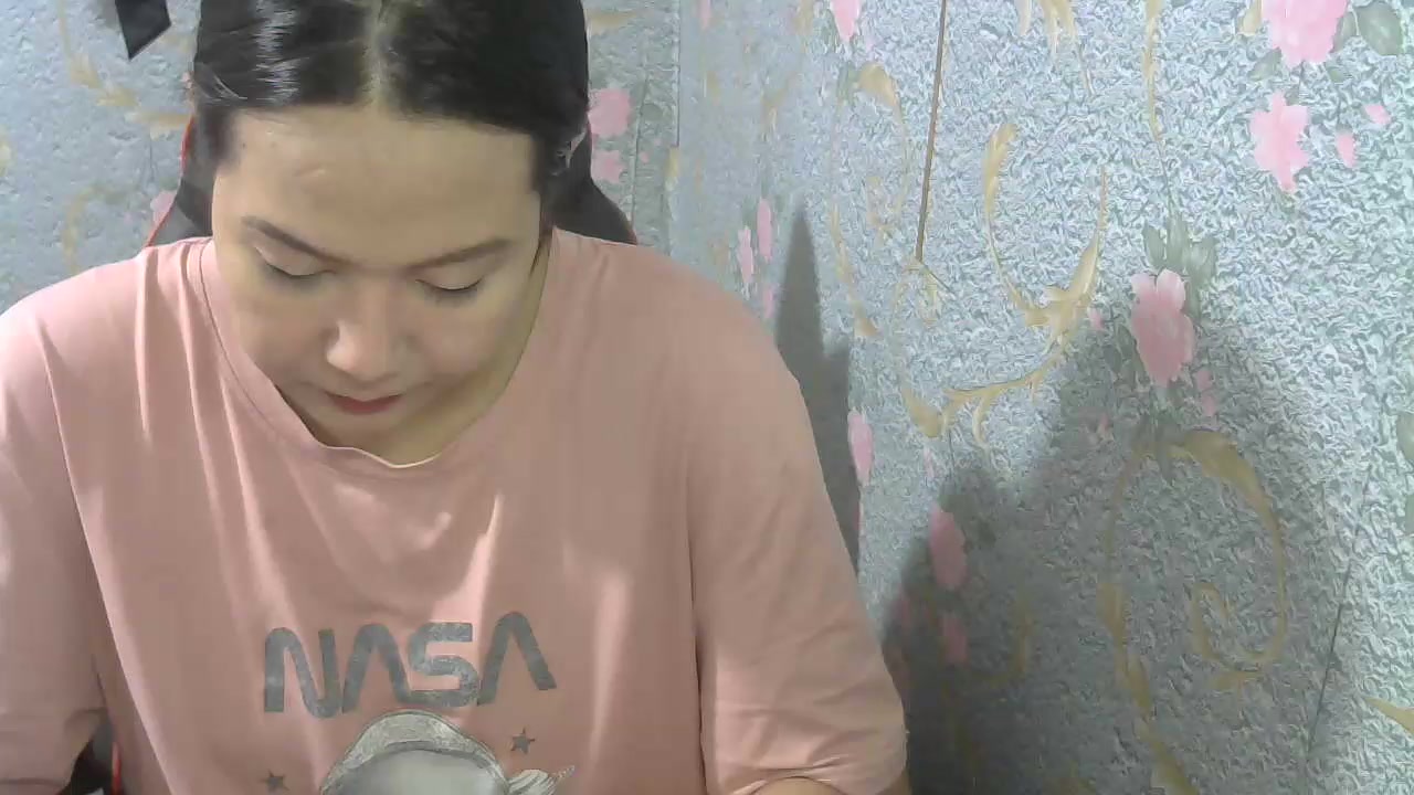 sweetgirl37 Live Cam Screenshot – 2025-08-30 23:28:44