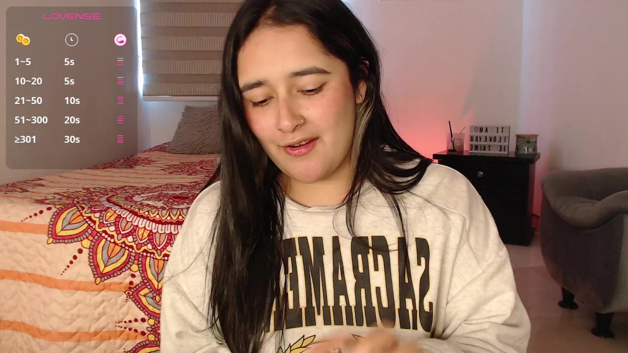 sweety_leah Live Cam Screenshot – 2025-08-05 17:20:10