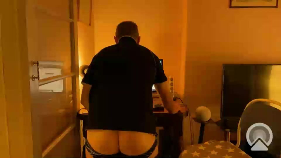 swuk_guy Live Cam Screenshot – 2025-08-04 01:18:04