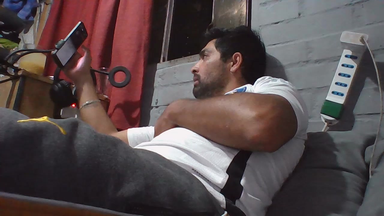 tavitho31 Live Cam Screenshot – 2025-08-05 03:49:33