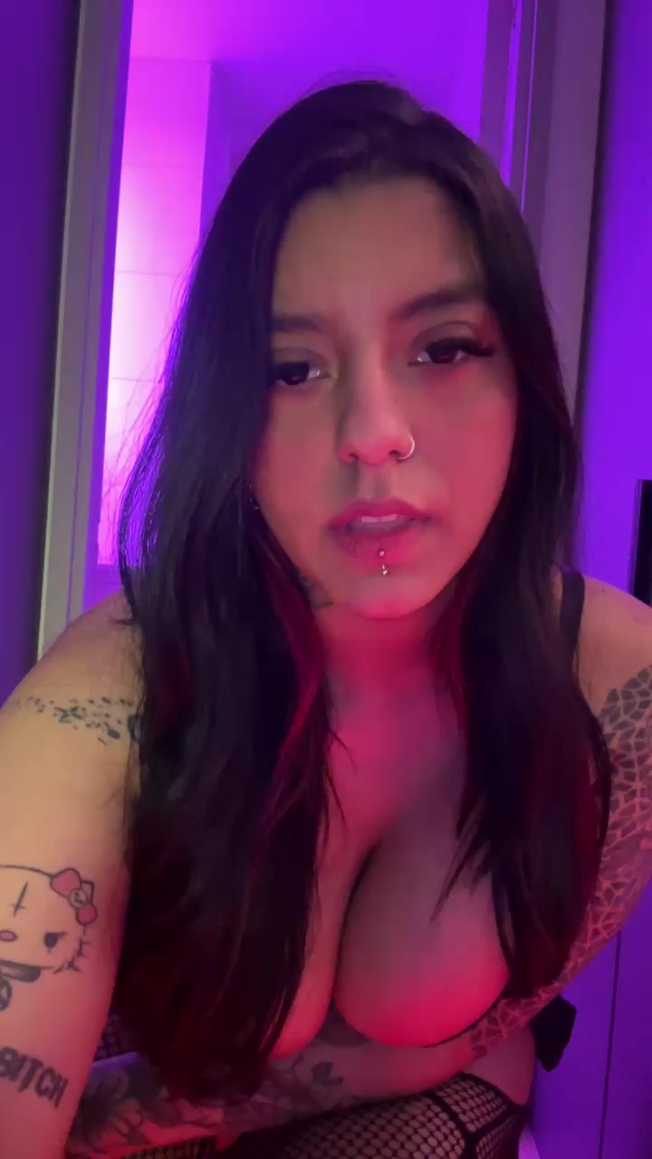 technob1tch Live Cam Screenshot – 2025-09-30 04:15:00