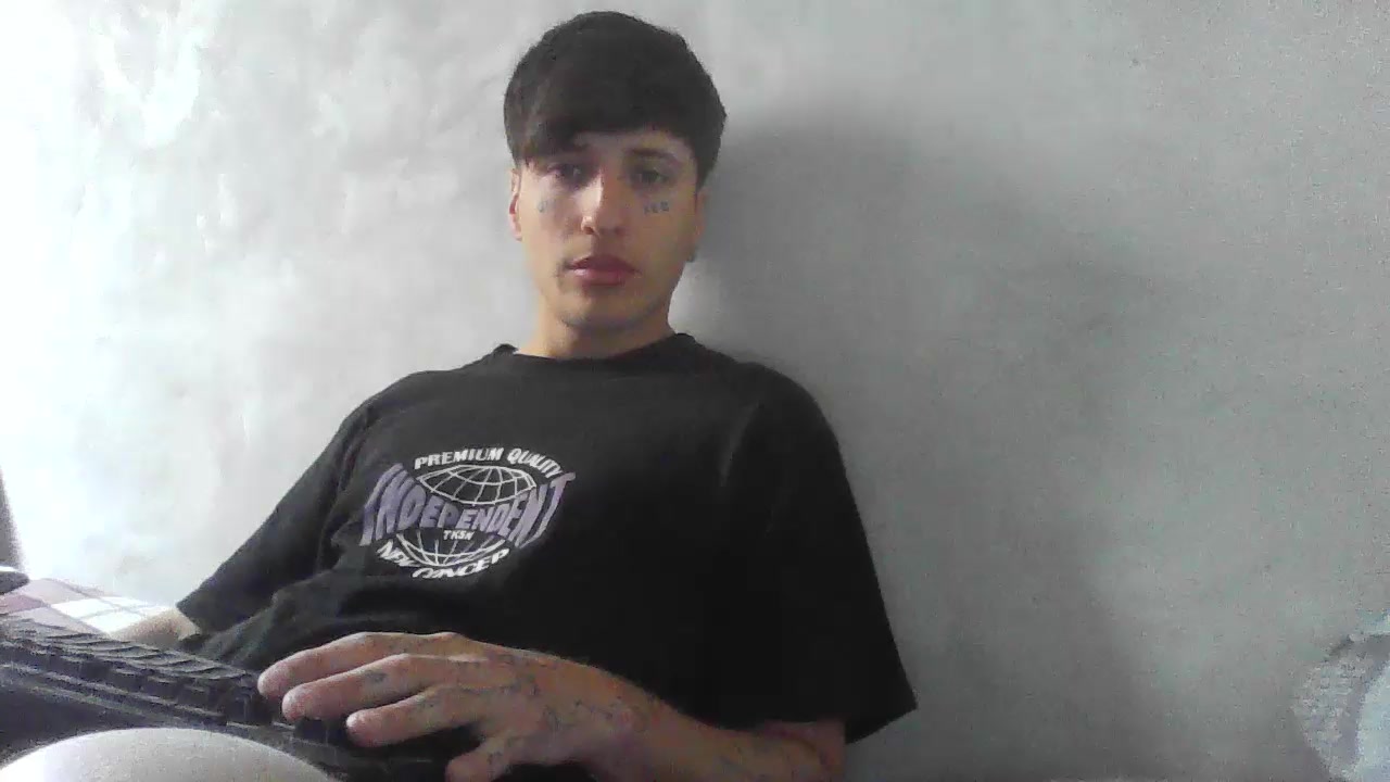 tommiverceti Live Cam Screenshot – 2025-11-08 17:41:37