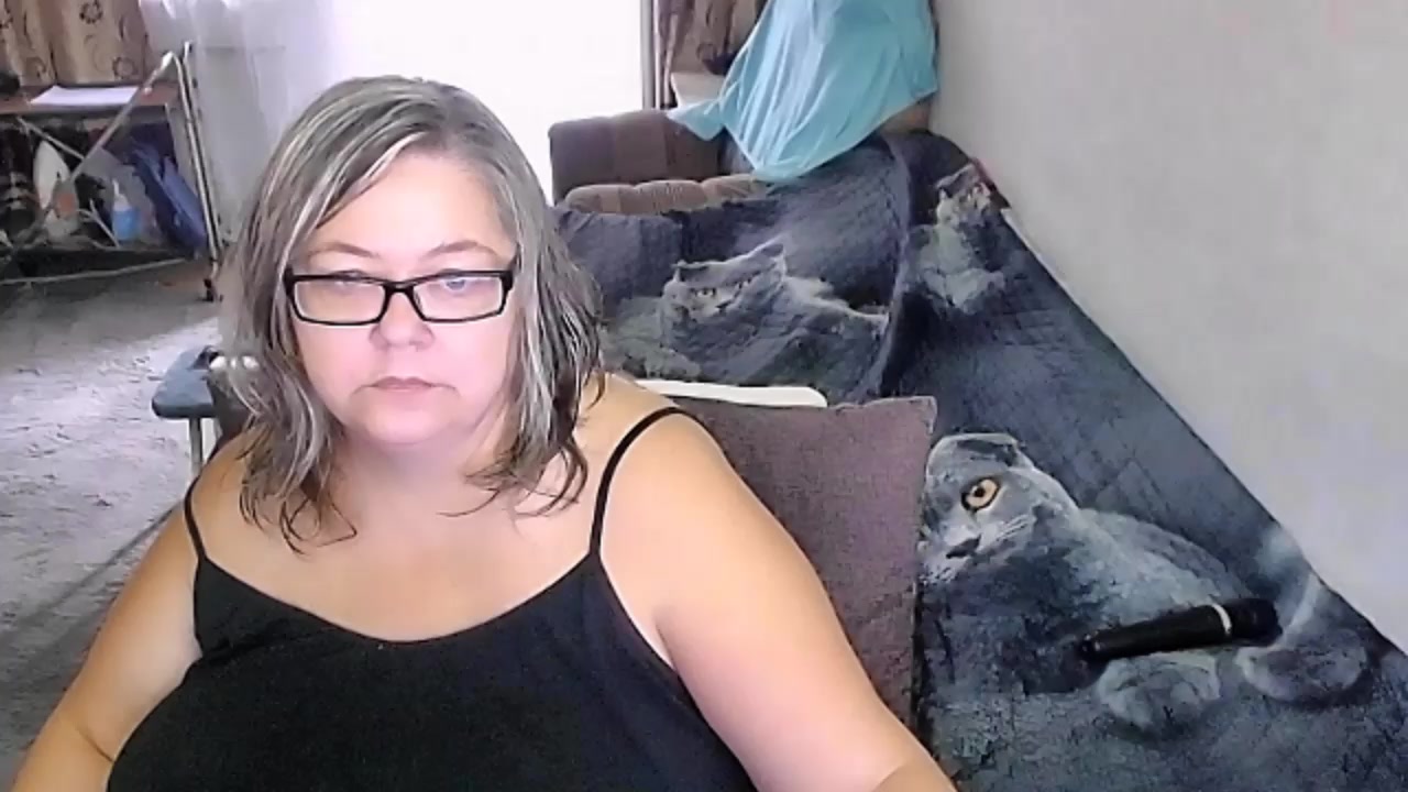 tvikssweetco Live Cam Screenshot – 2025-08-18 01:08:12