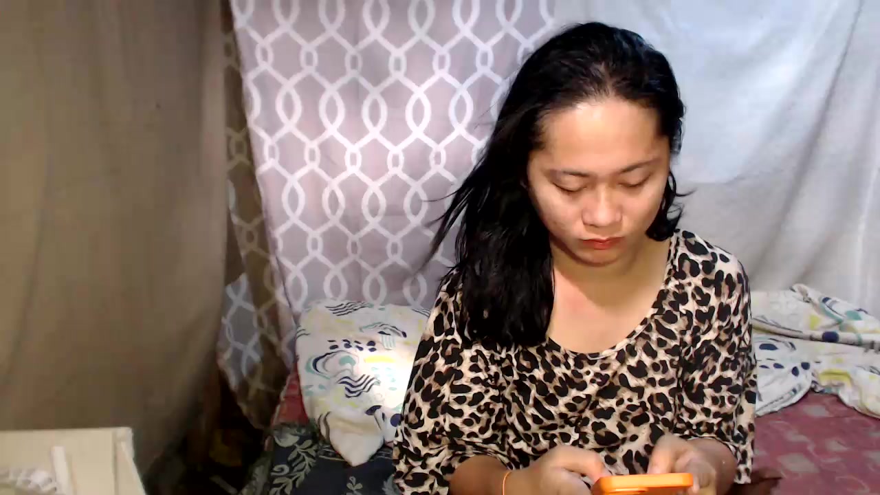 urasian_Sweet18 Live Cam Screenshot – 2025-08-04 06:53:14