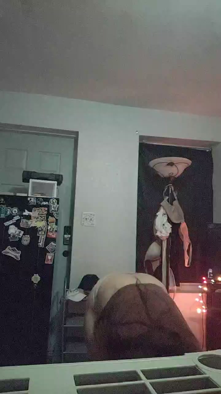 xUptownfucksx Live Cam Screenshot – 2025-08-16 05:11:37