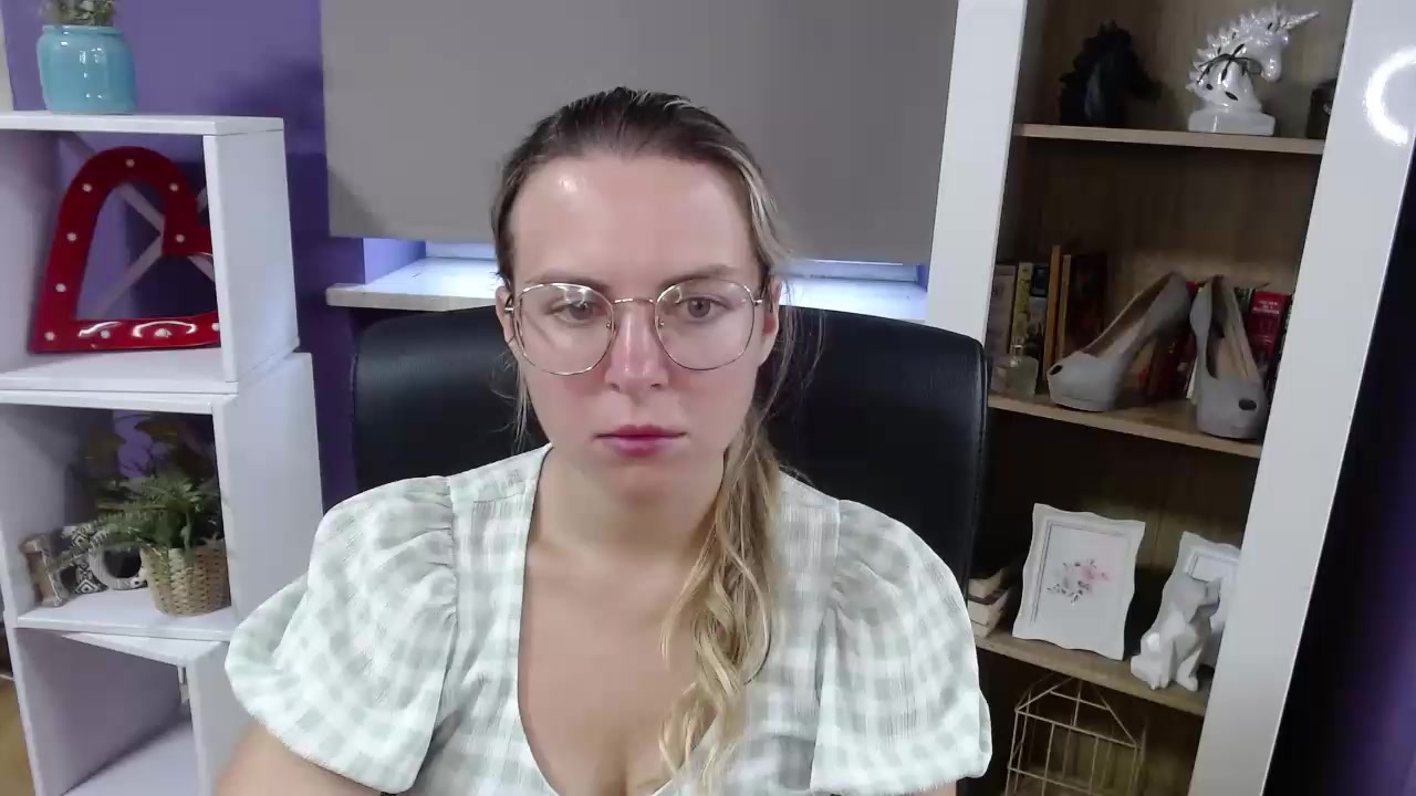 xZoey Live Cam Screenshot – 2025-08-05 05:14:36