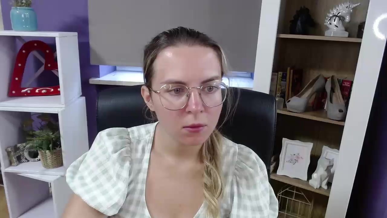 xZoey Live Cam Screenshot – 2025-08-05 05:32:58