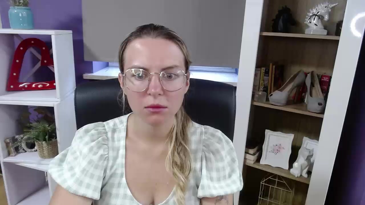 xZoey Live Cam Screenshot – 2025-08-05 06:11:04