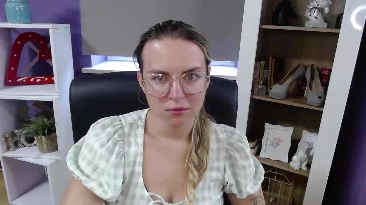 xZoey Live Cam Screenshot – 2025-08-05 06:58:24