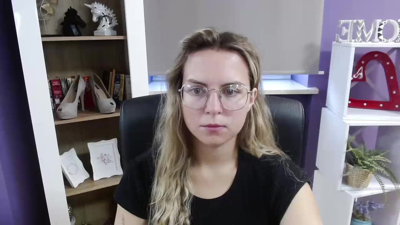 xZoey Live Cam Screenshot – 2025-08-15 05:47:20