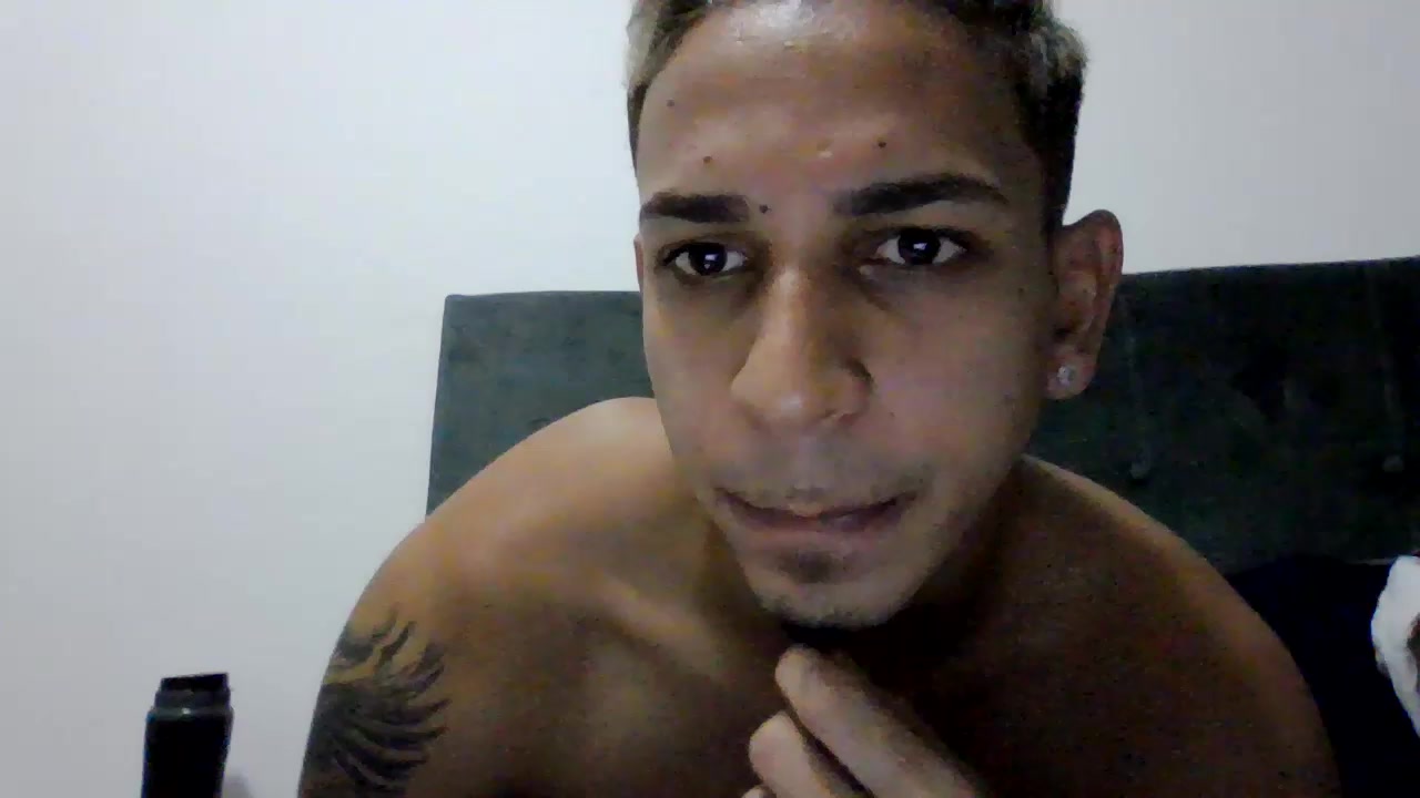 xrichardz Live Cam Screenshot – 2025-08-14 23:48:46
