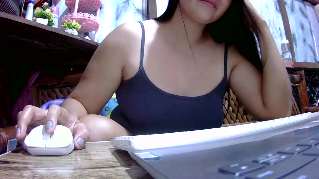 youngladyxxx Live Cam Screenshot – 2025-08-12 07:30:31