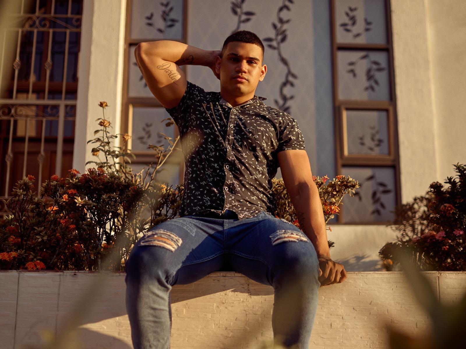 Profile image of Aaronhunter__