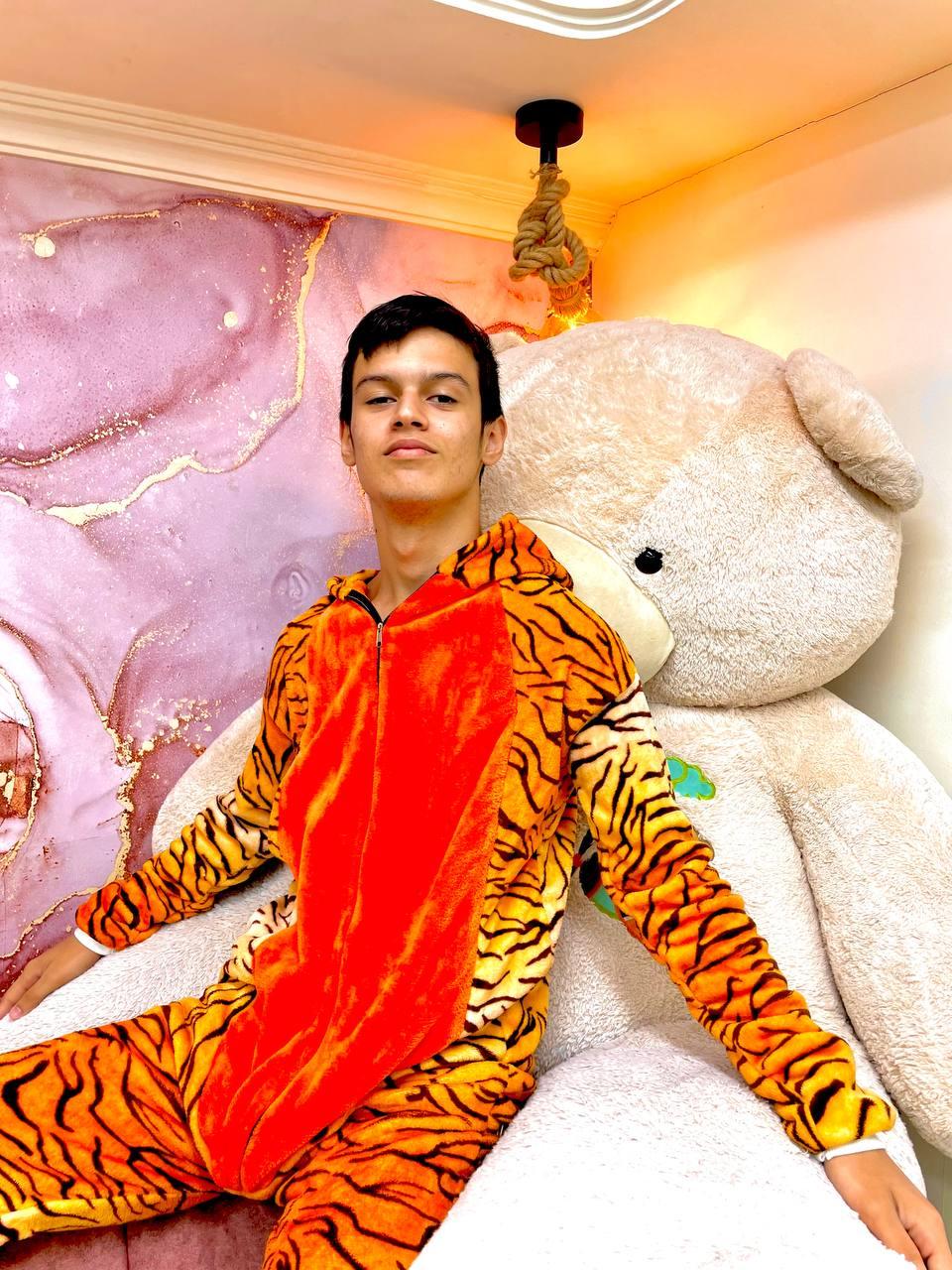 Profile image of Holdme_Hot