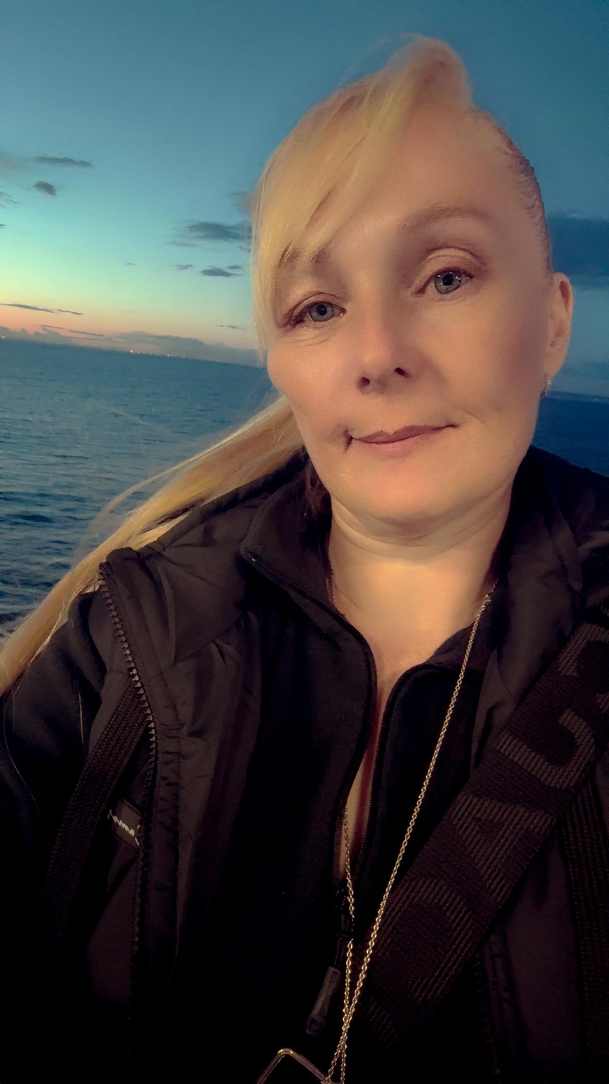 Profile image of Ladyred1979