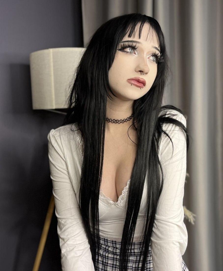 Profile image of LoraDownton