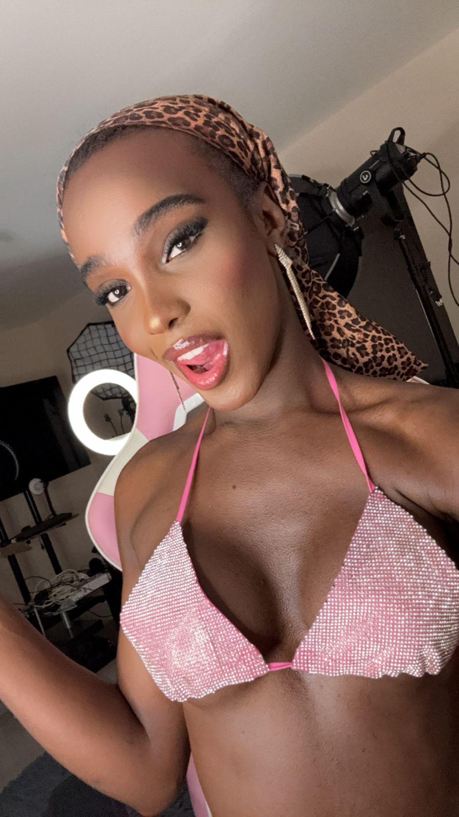 Profile image of Luana_risque